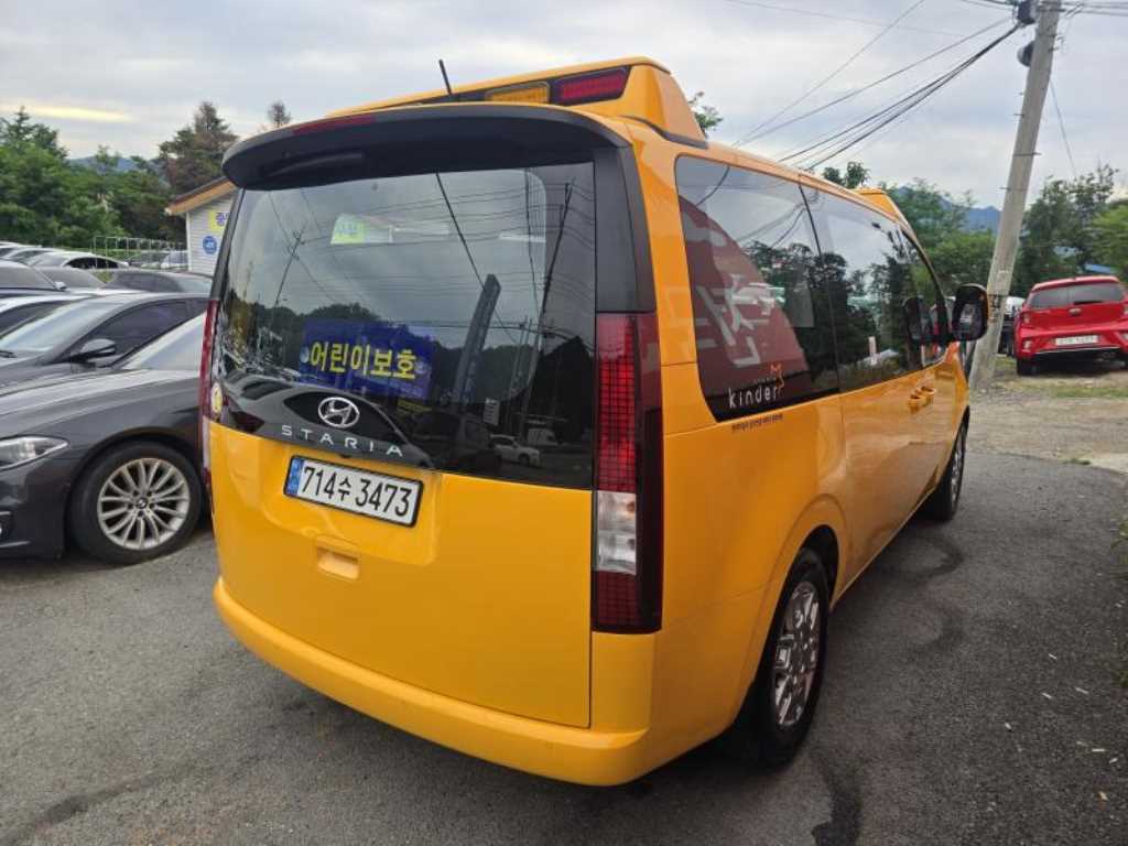 HYUNDAI Staria - Vista 4