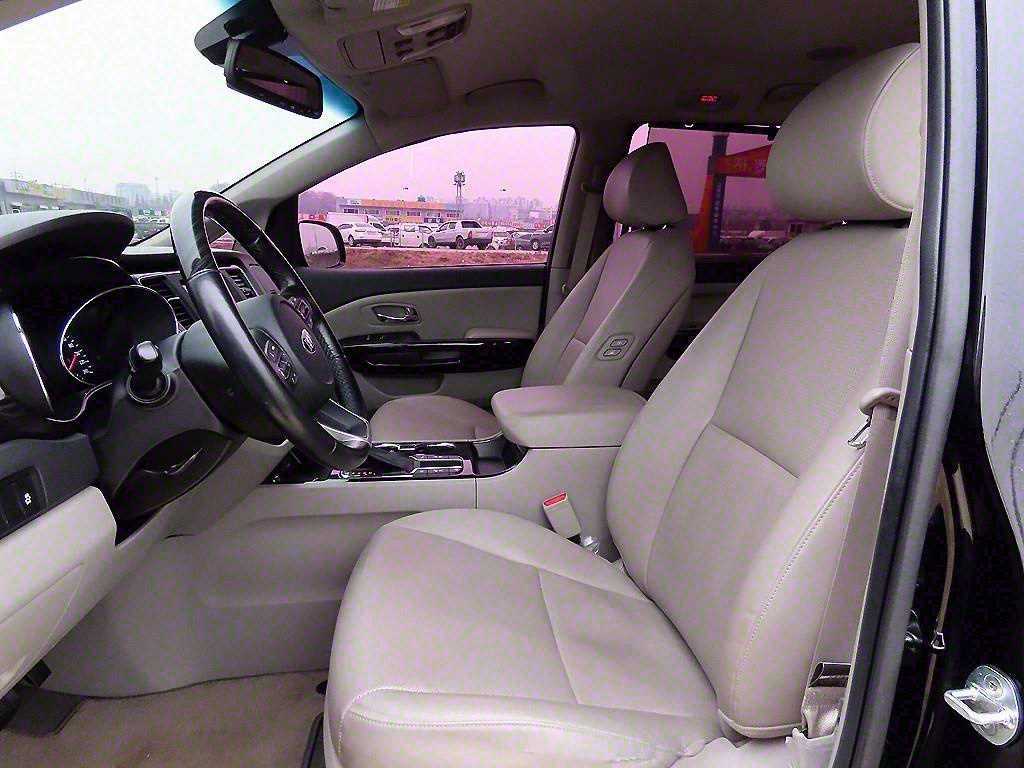 KIA Carnival - Vista 5