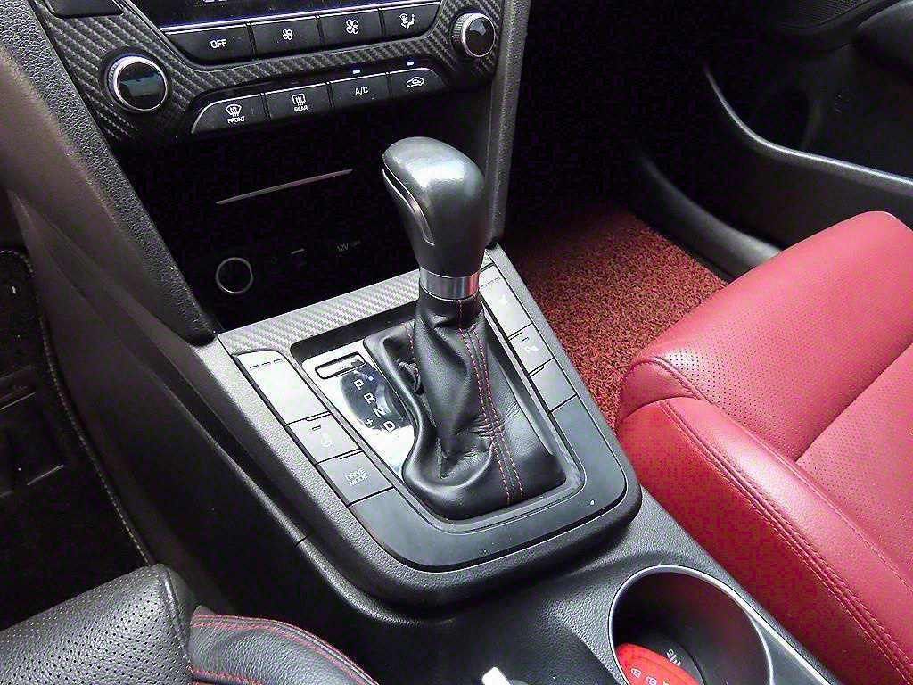 HYUNDAI Avante - Vista 10