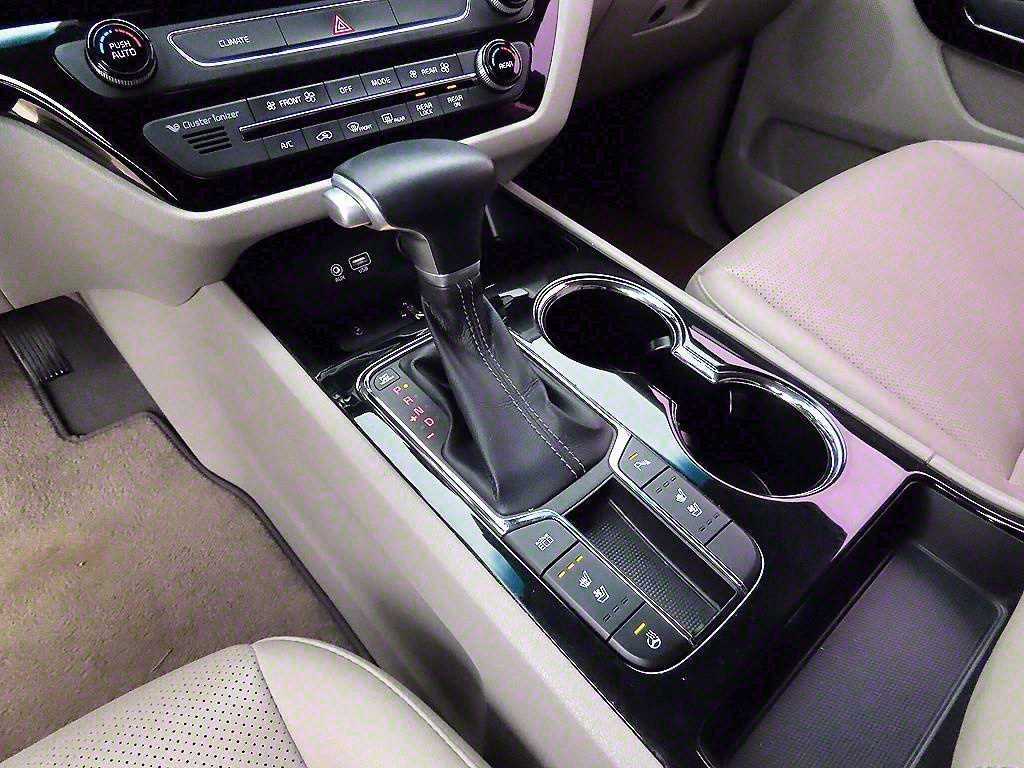 KIA Carnival - Vista 11