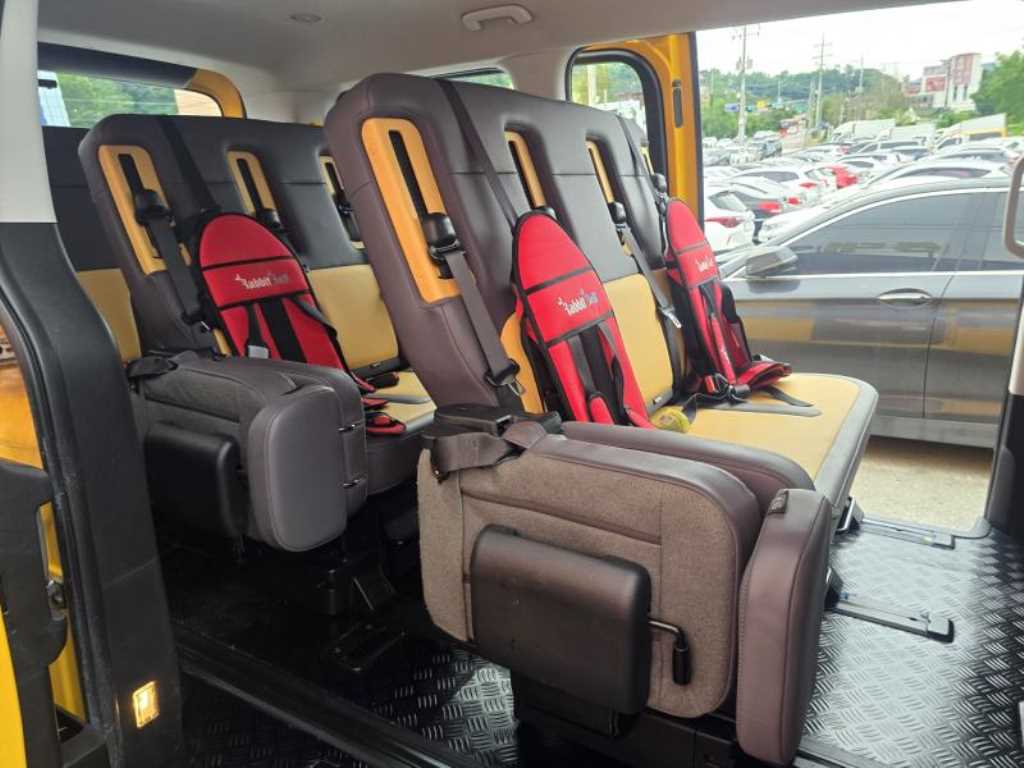 HYUNDAI Staria - Vista 12