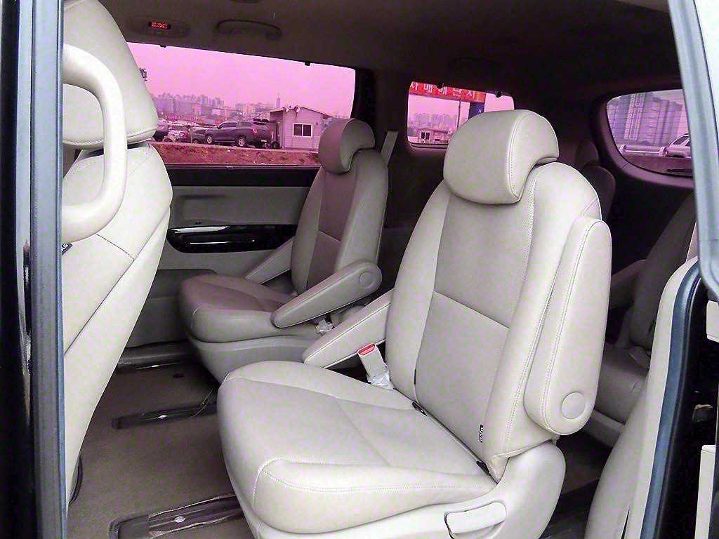 KIA Carnival - Vista 6