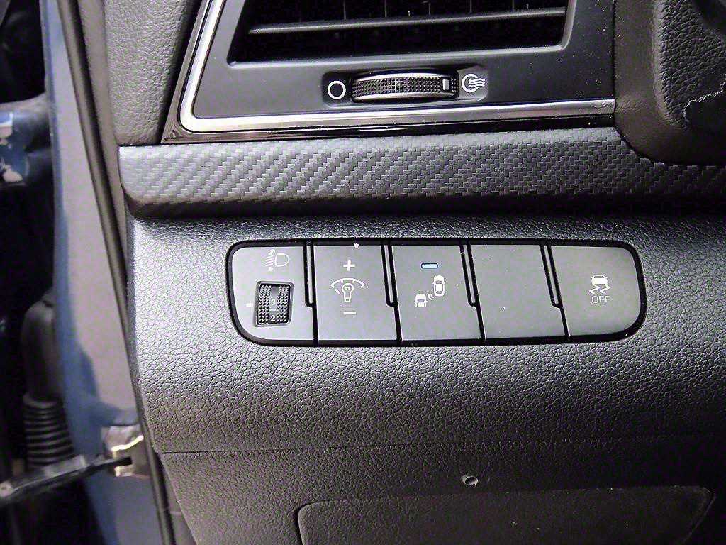 HYUNDAI Avante - Vista 12