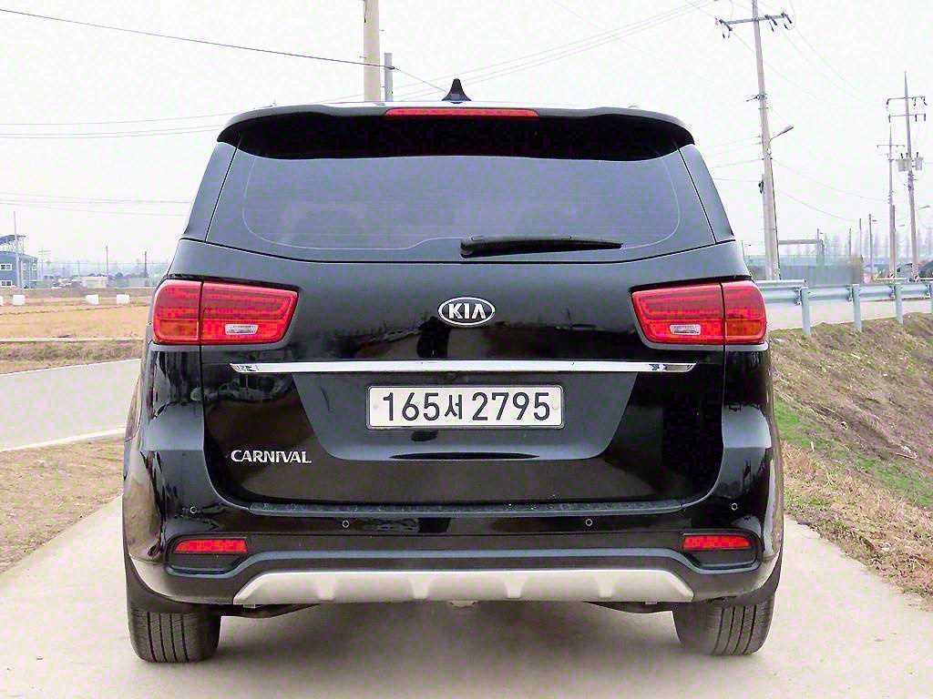 KIA Carnival - Vista 4