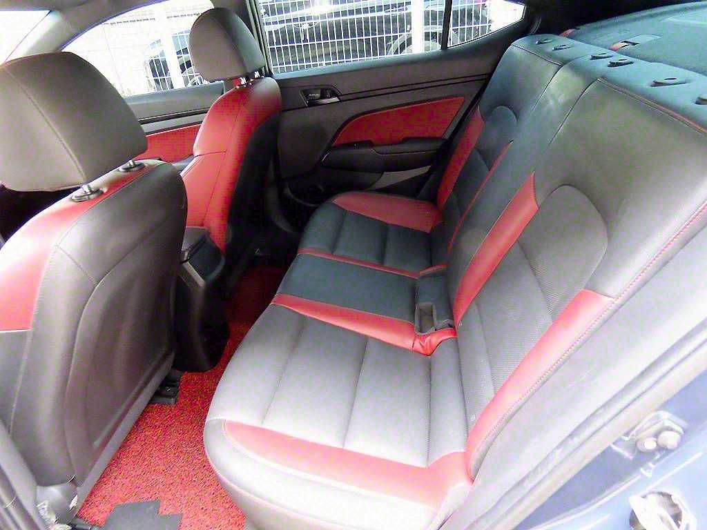 HYUNDAI Avante - Vista 6