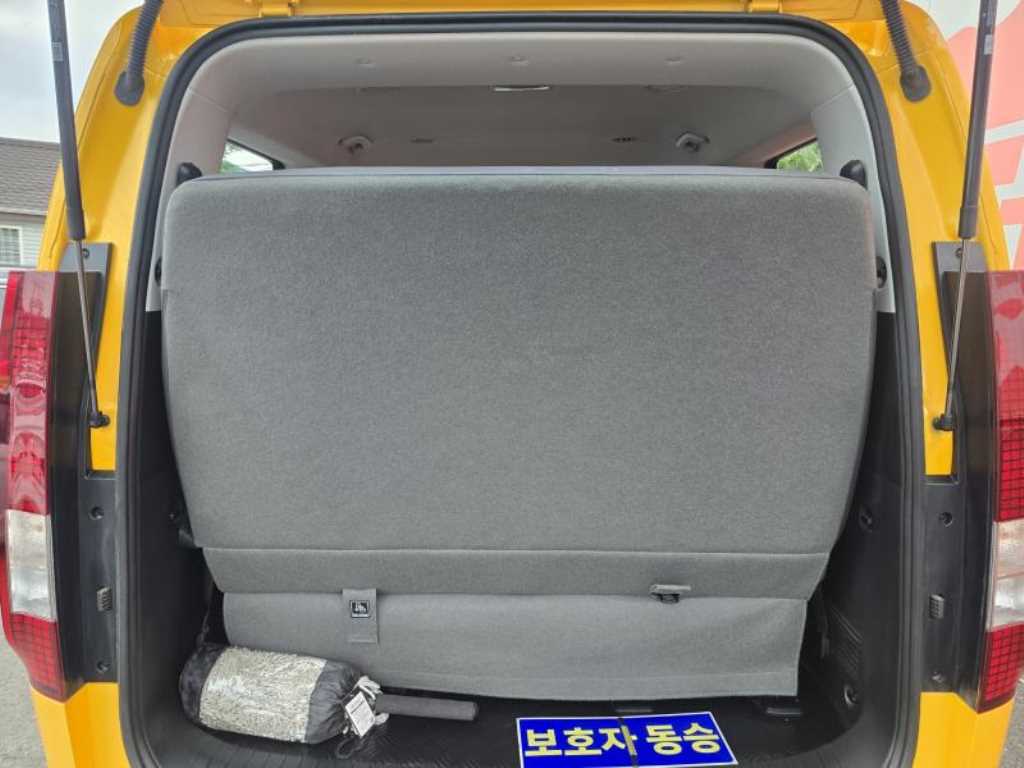 HYUNDAI Staria - Vista 8