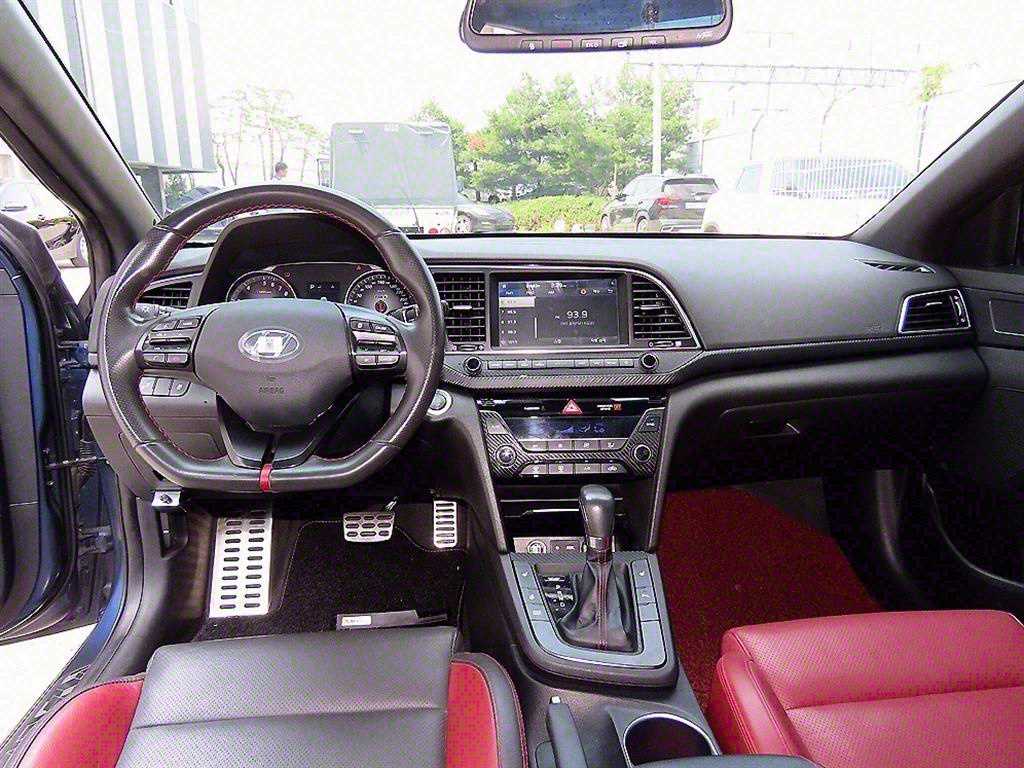 HYUNDAI Avante - Vista 7