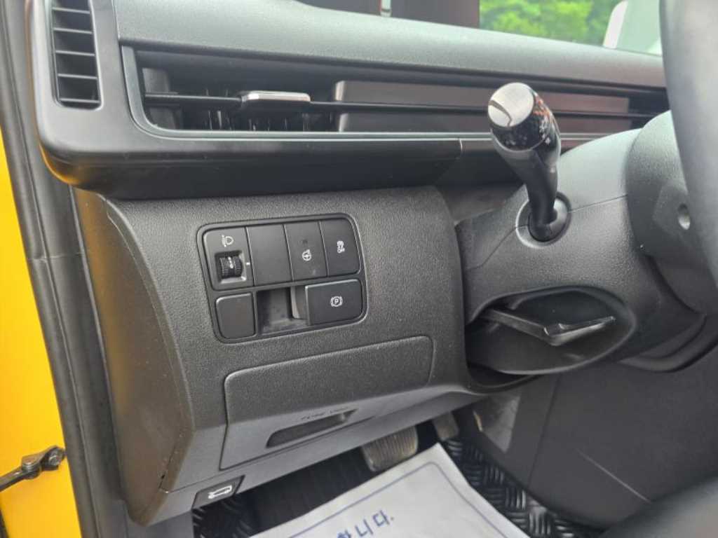 HYUNDAI Staria - Vista 10