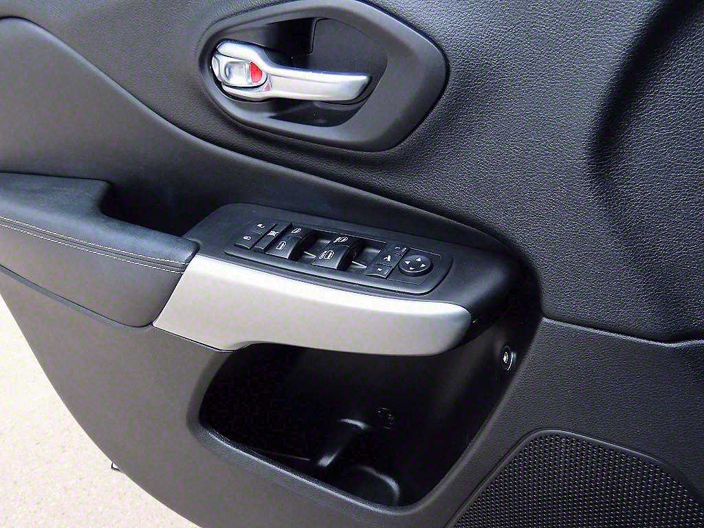 Jeep Cherokee - Vista 11