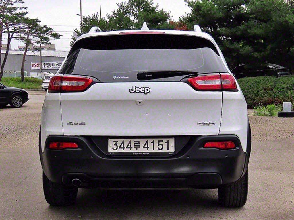 Jeep Cherokee - Vista 4