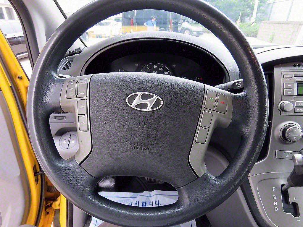 HYUNDAI Starex - Vista 9