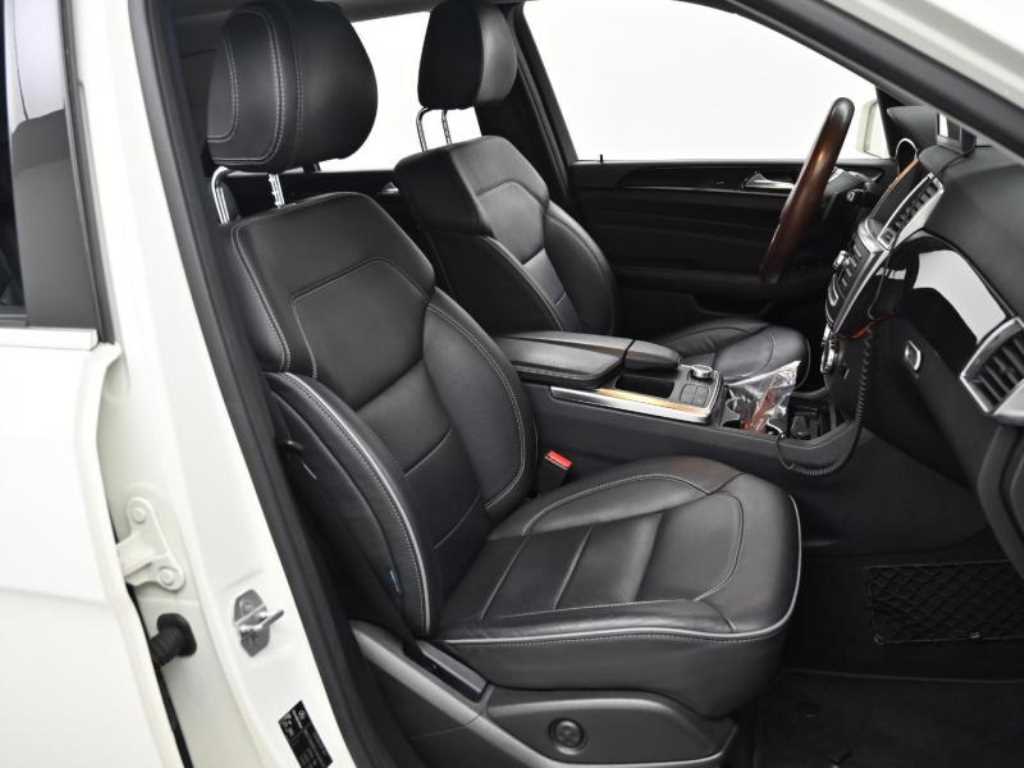 Mercedes Benz M Class - Vista 10