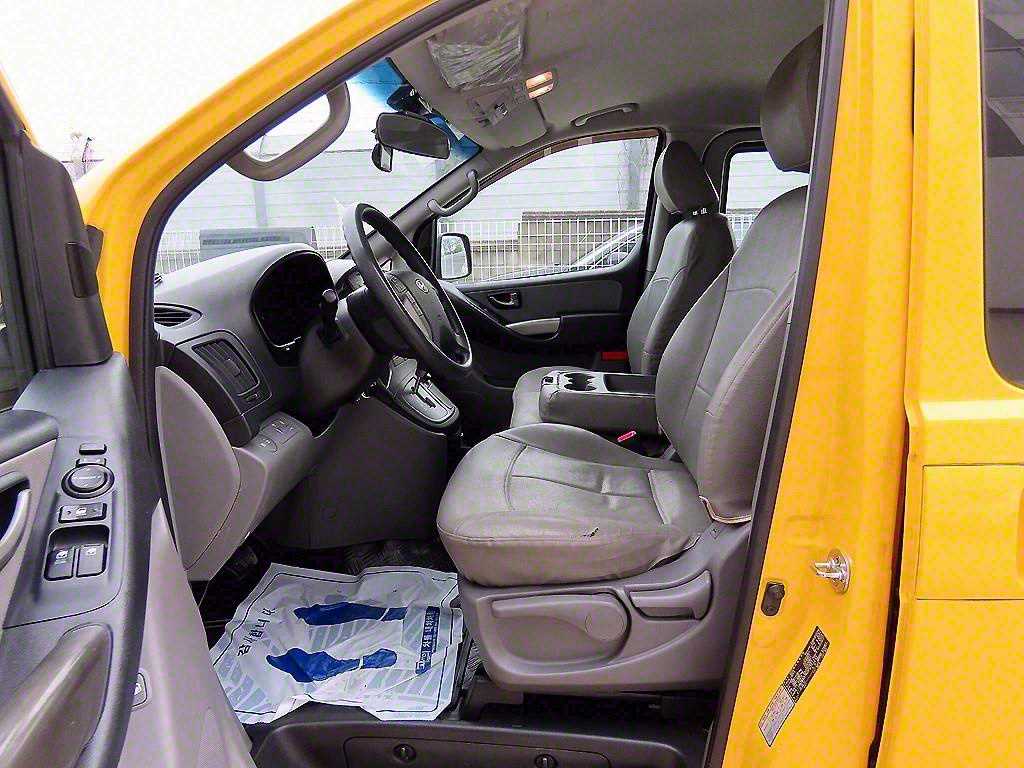 HYUNDAI Starex - Vista 5