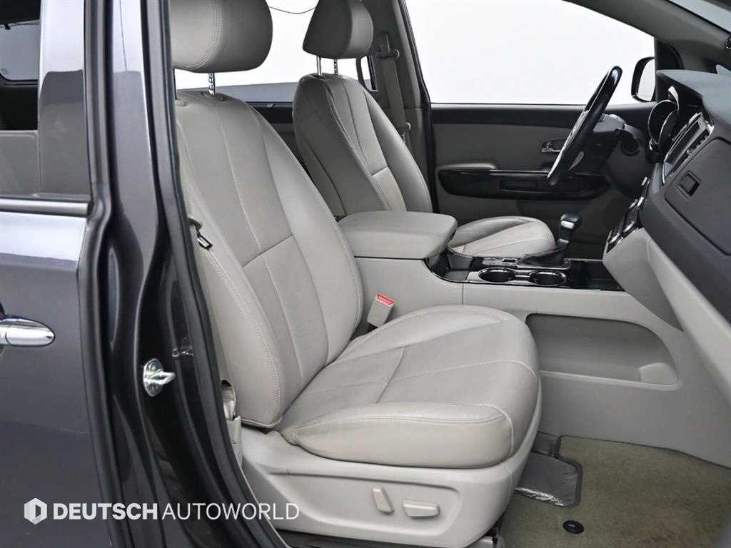 KIA Carnival - Vista 10