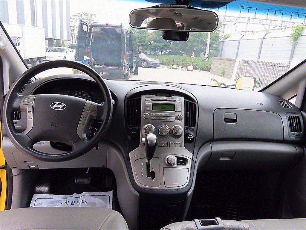 HYUNDAI Starex - Vista 8