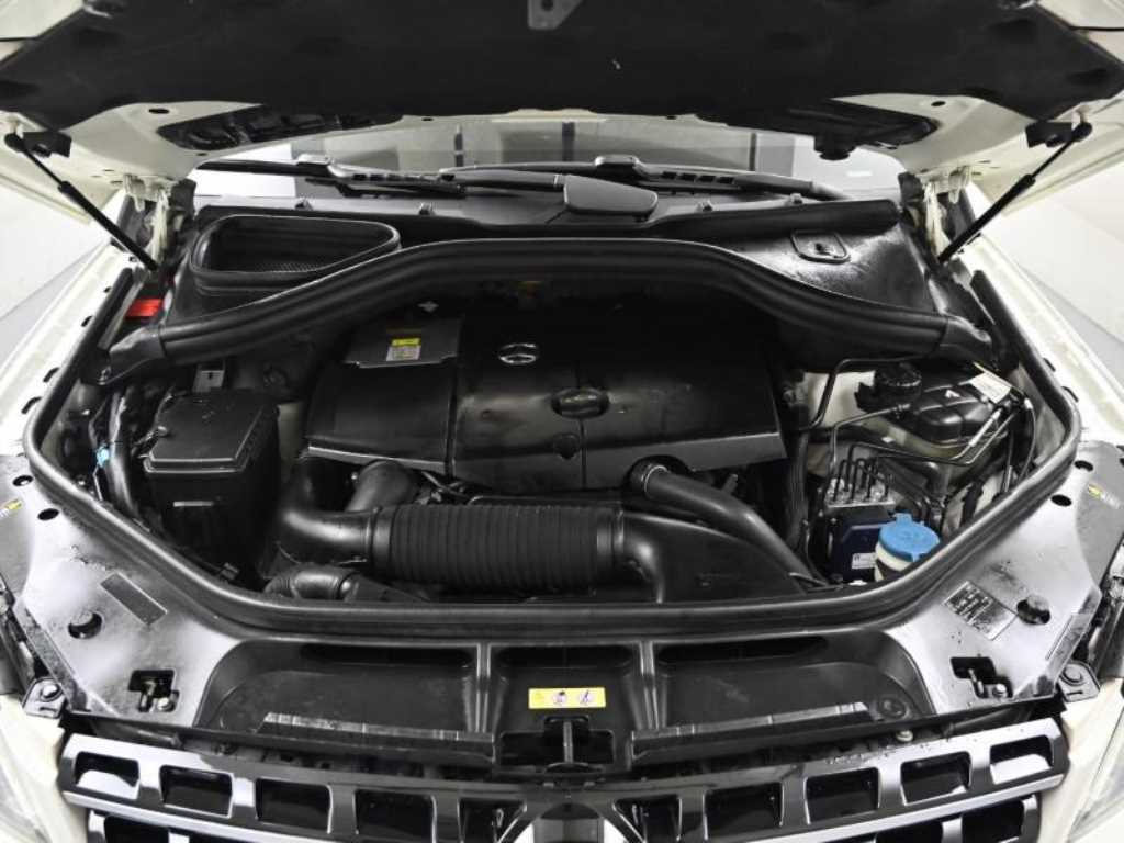 Mercedes Benz M Class - Vista 6