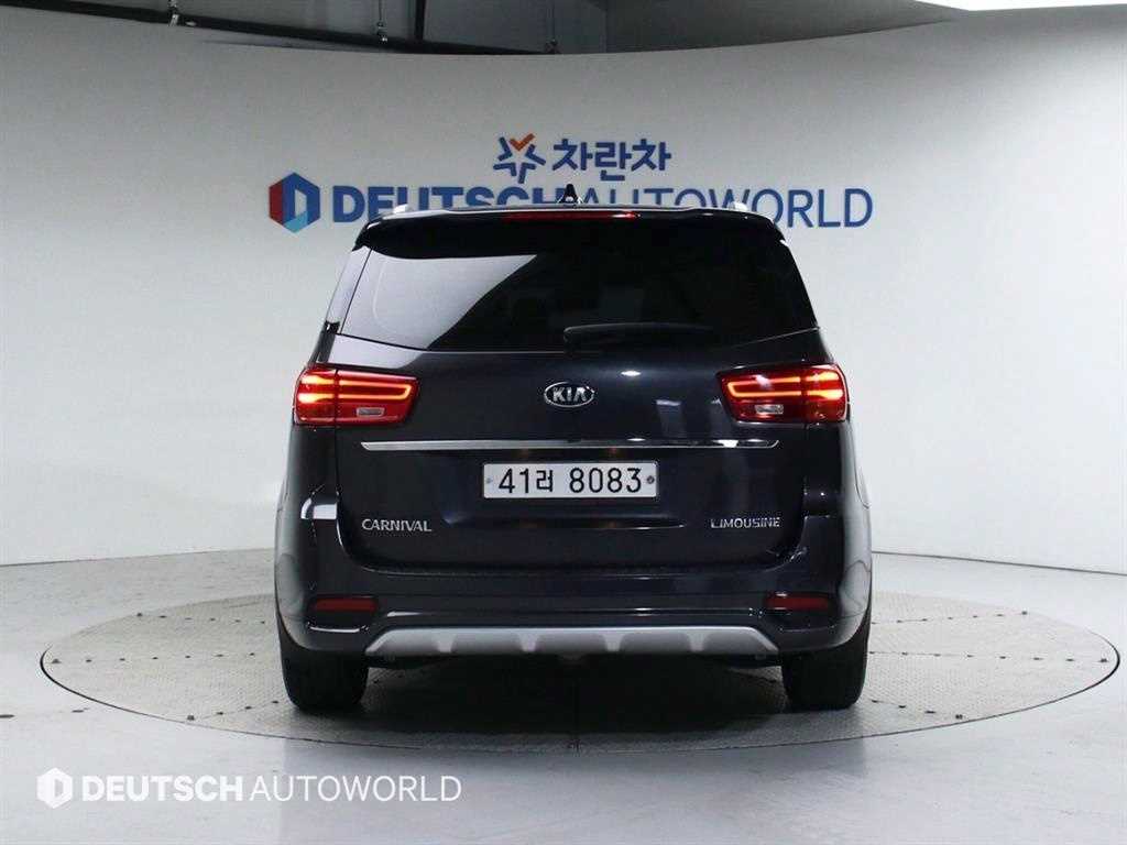 KIA Carnival - Vista 4