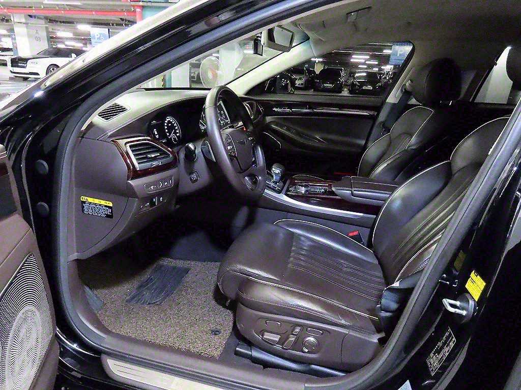 Genesis EQ900 - Vista 6