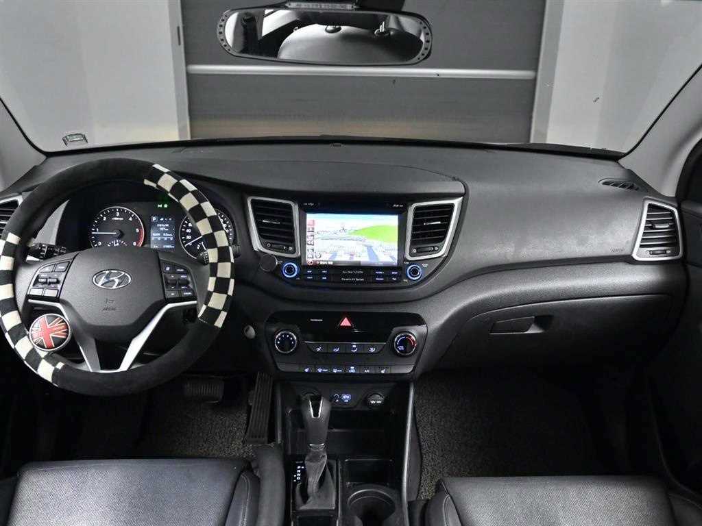 HYUNDAI Tucson - Vista 7