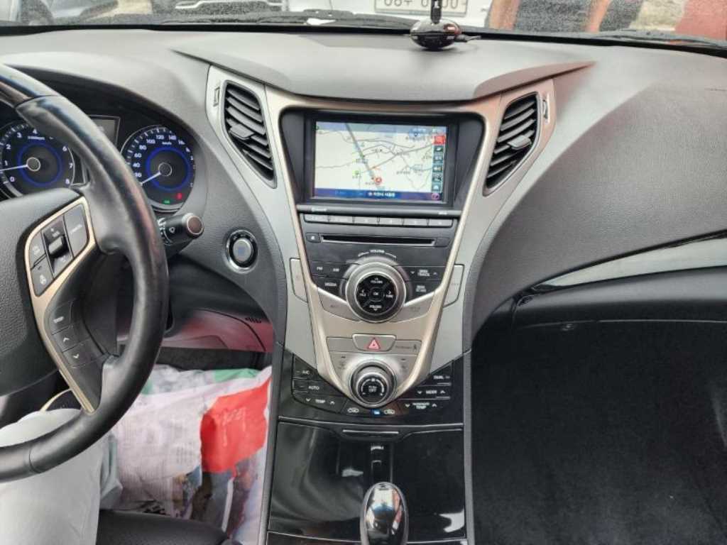 HYUNDAI Grandeur 2012 Blanco - Importación desde Corea - HF Imports Iquique - Foto 19