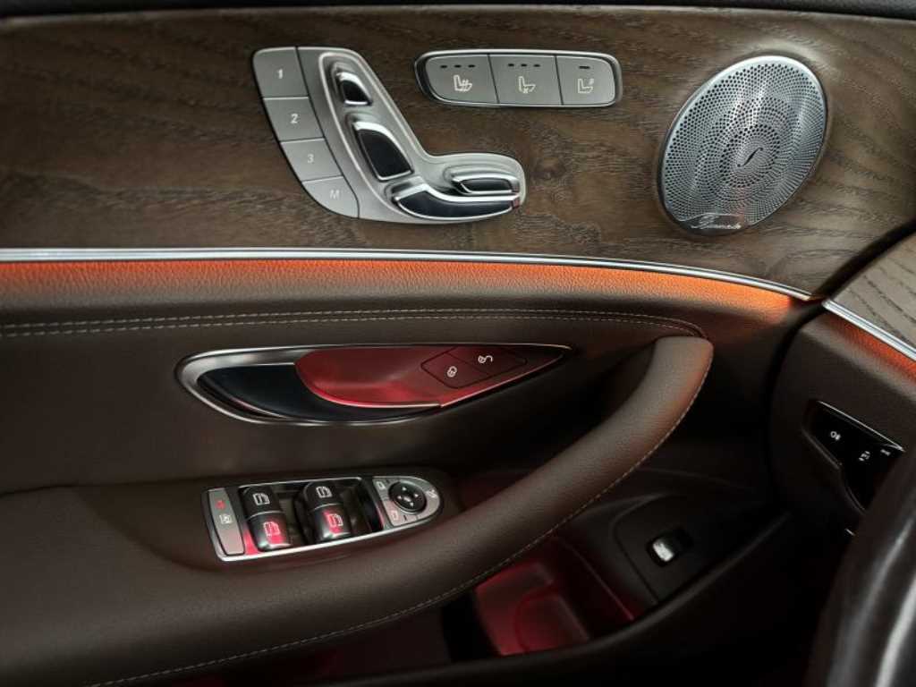 Mercedes Benz E class - Vista 12