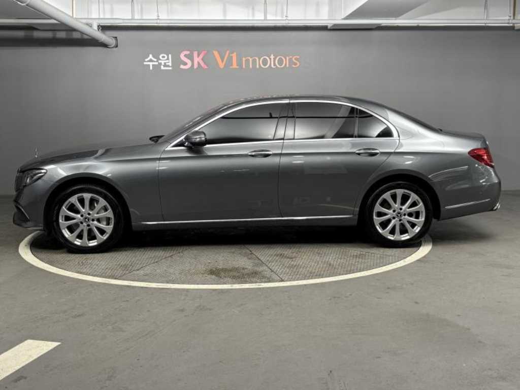 Mercedes Benz E class - Vista 4