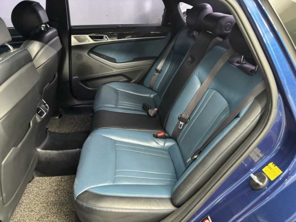 Genesis G80 - Vista 7