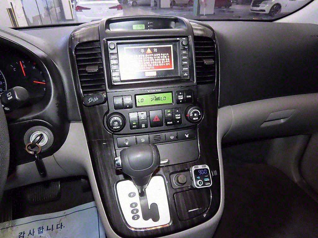 KIA Carnival - Vista 11