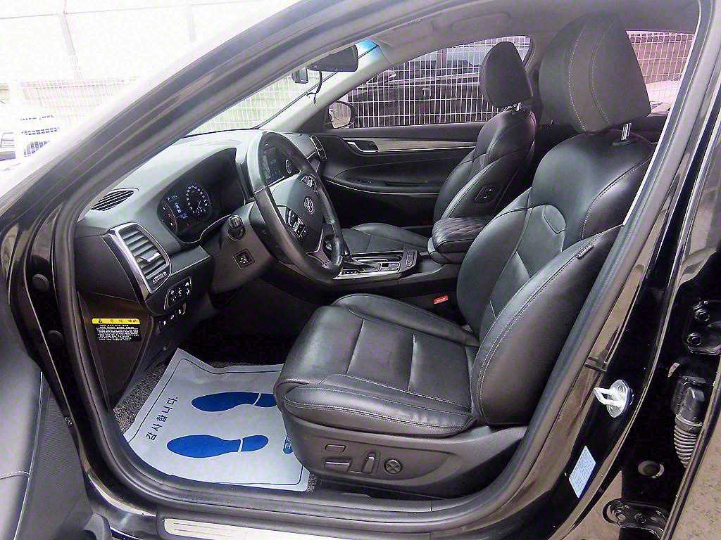 HYUNDAI Grandeur - Vista 5