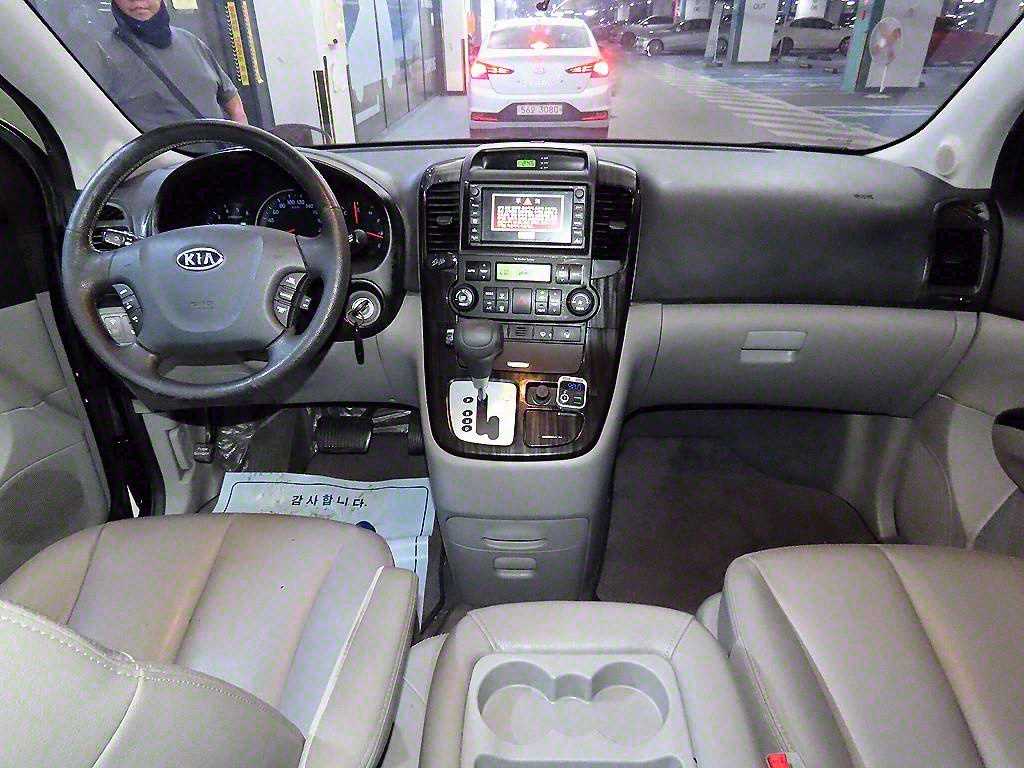 KIA Carnival - Vista 10