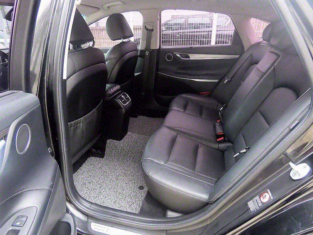 HYUNDAI Grandeur - Vista 6