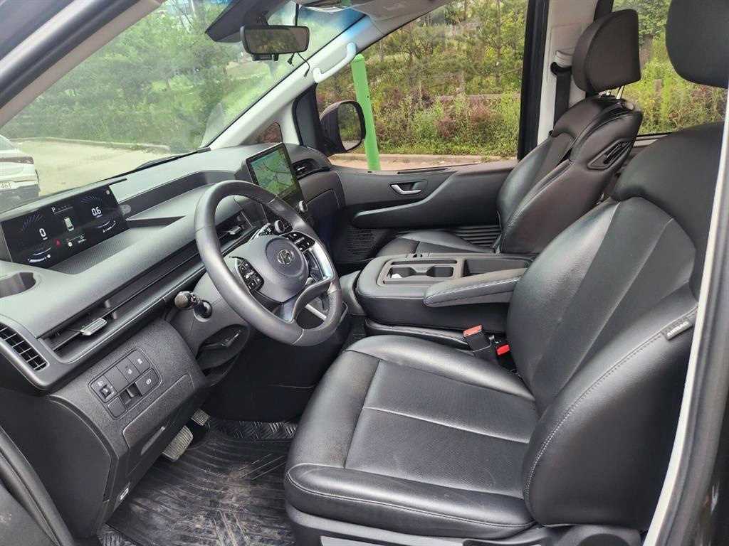 HYUNDAI Staria - Vista 10