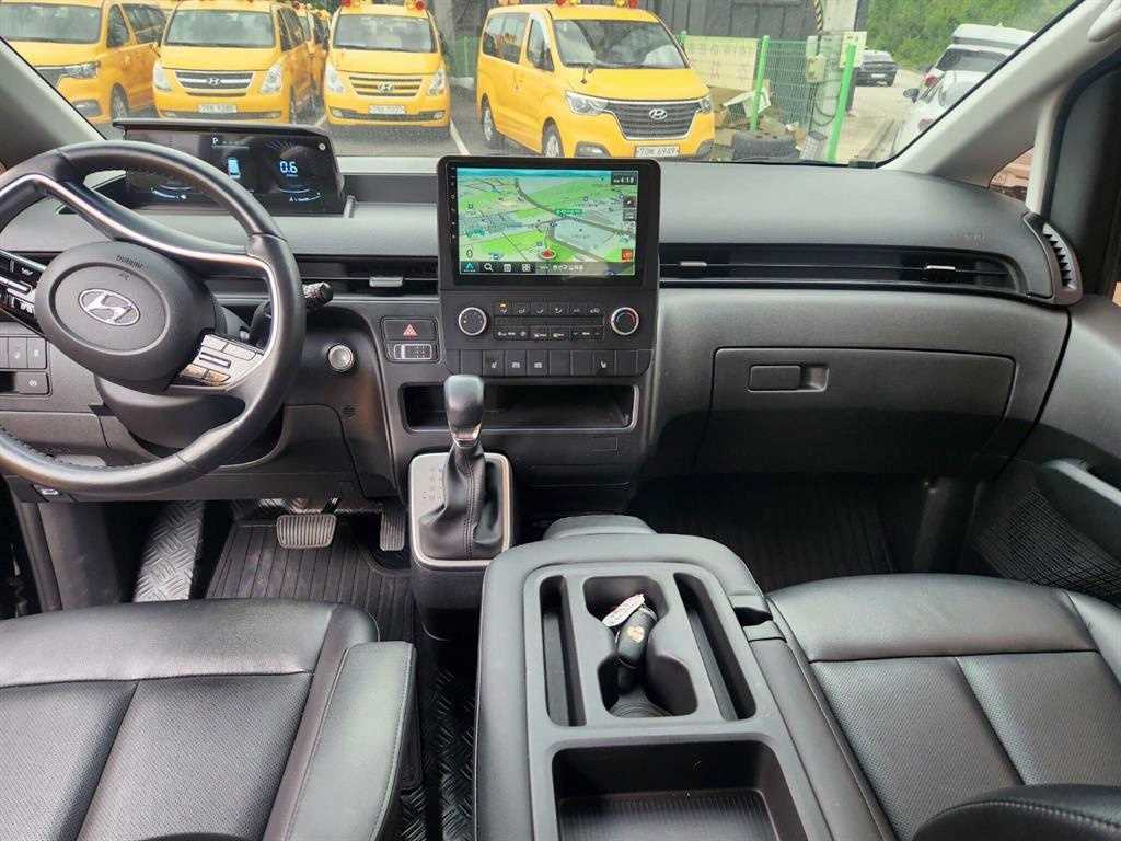 HYUNDAI Staria - Vista 8