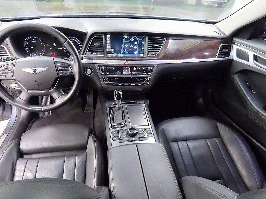 HYUNDAI Genesis - Vista 7