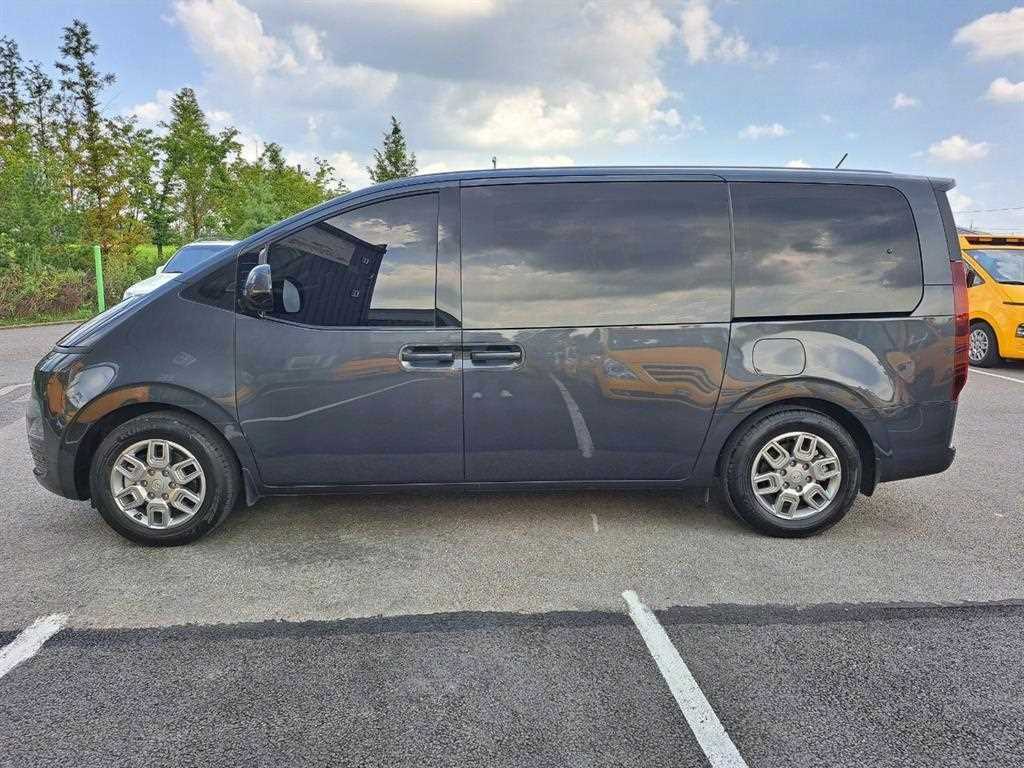 HYUNDAI Staria - Vista 5