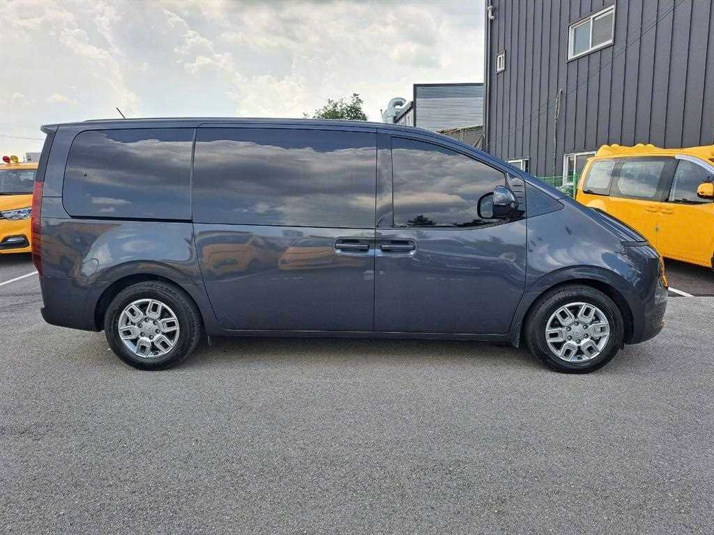 HYUNDAI Staria - Vista 6