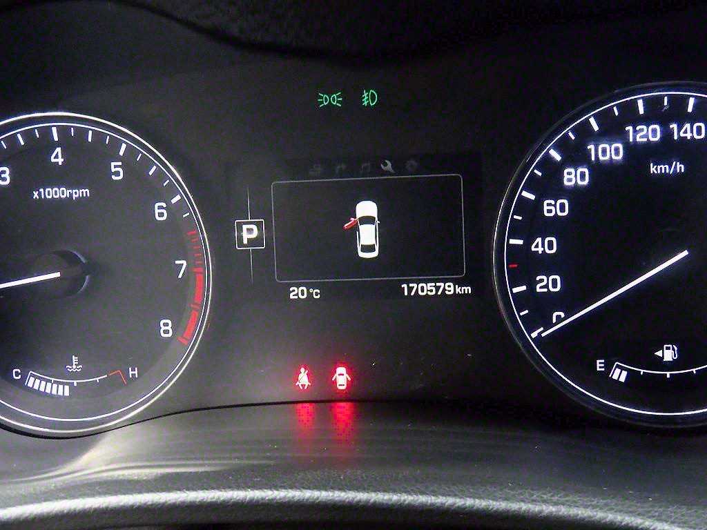 HYUNDAI Genesis - Vista 8