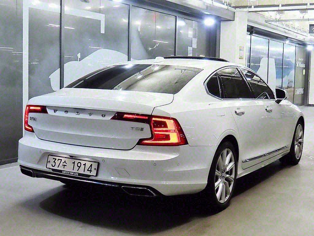Volvo S90 - Vista 4