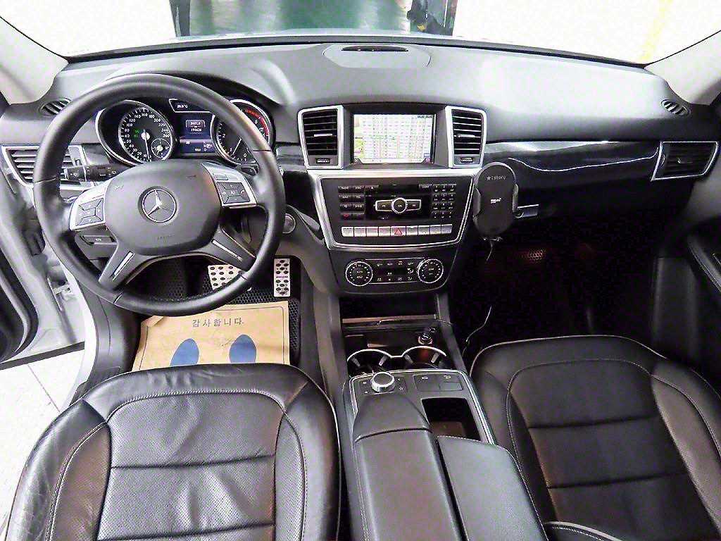 Mercedes Benz M Class - Vista 6