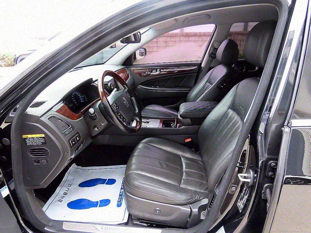 HYUNDAI Equus - Vista 5