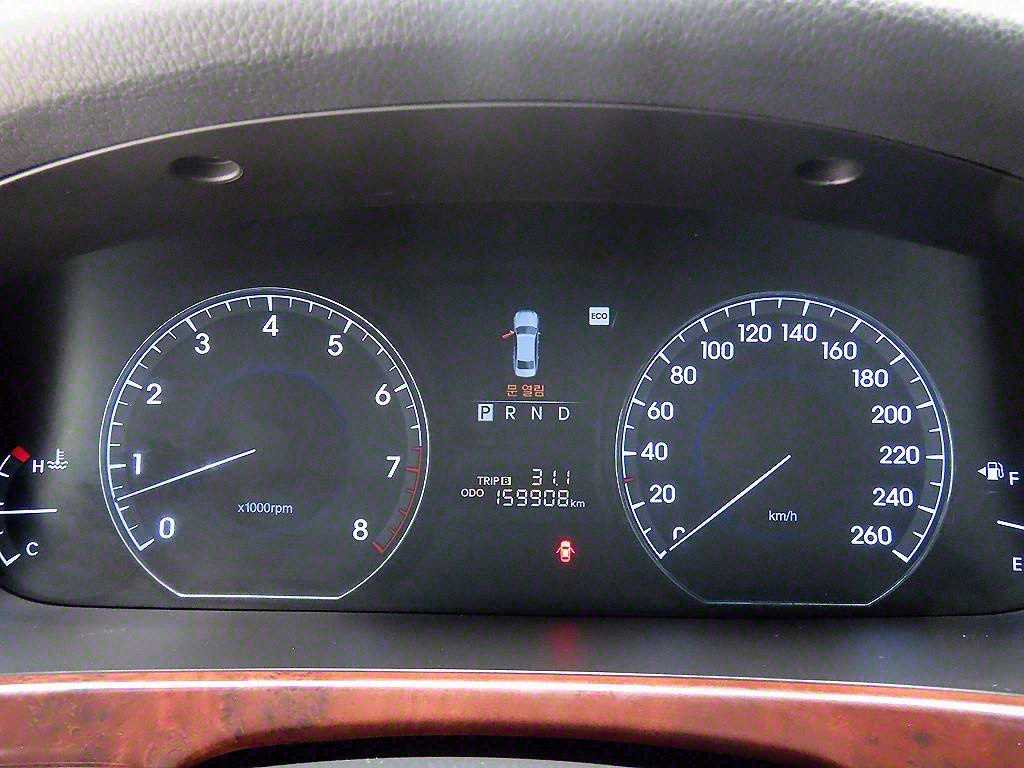 HYUNDAI Equus - Vista 9