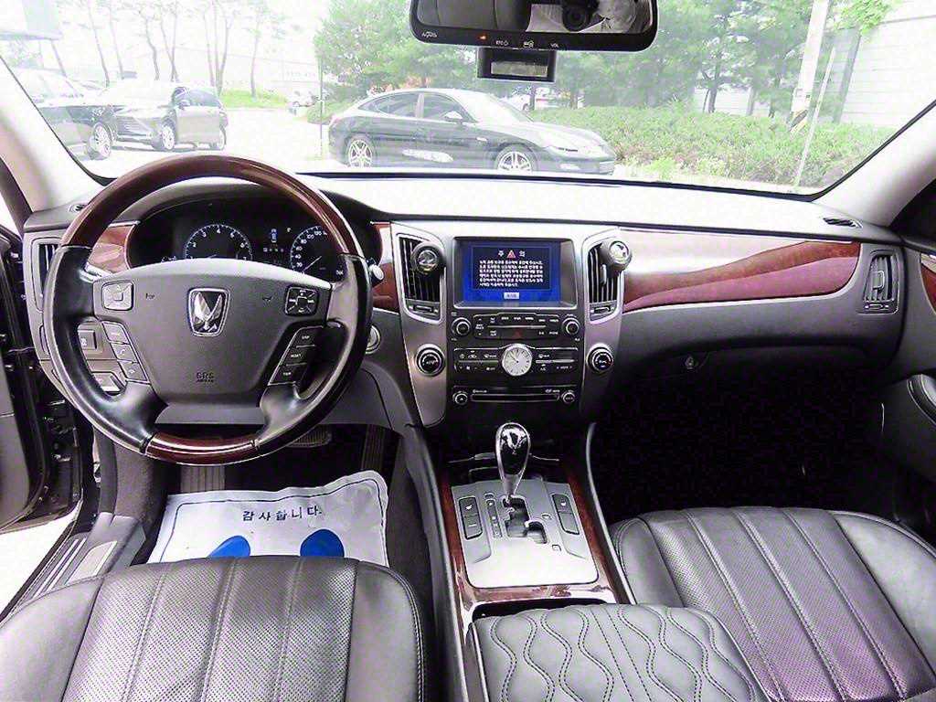 HYUNDAI Equus - Vista 7