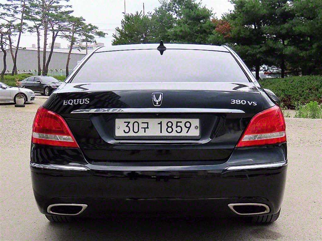 HYUNDAI Equus - Vista 4