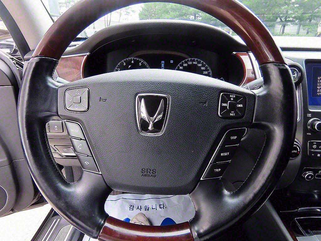 HYUNDAI Equus - Vista 8