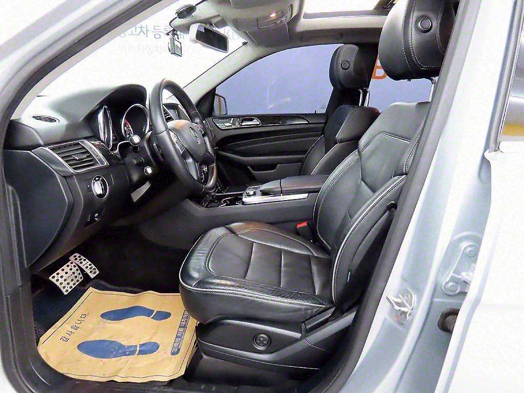 Mercedes Benz M Class - Vista 4