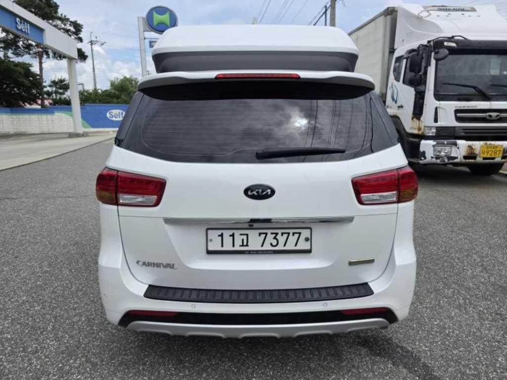 KIA Carnival - Vista 5