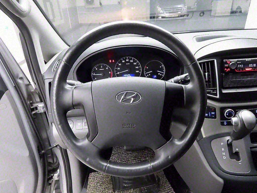 HYUNDAI Starex - Vista 7