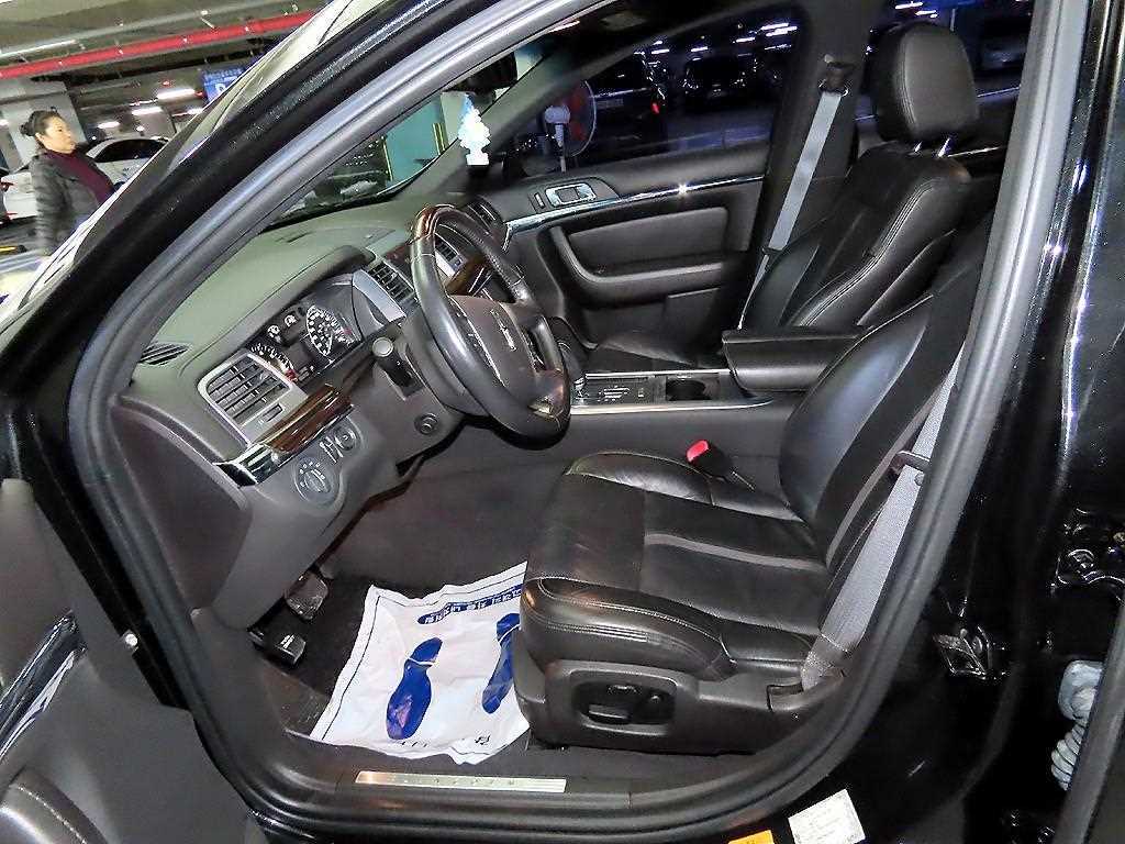 Lincoln MKS - Vista 6