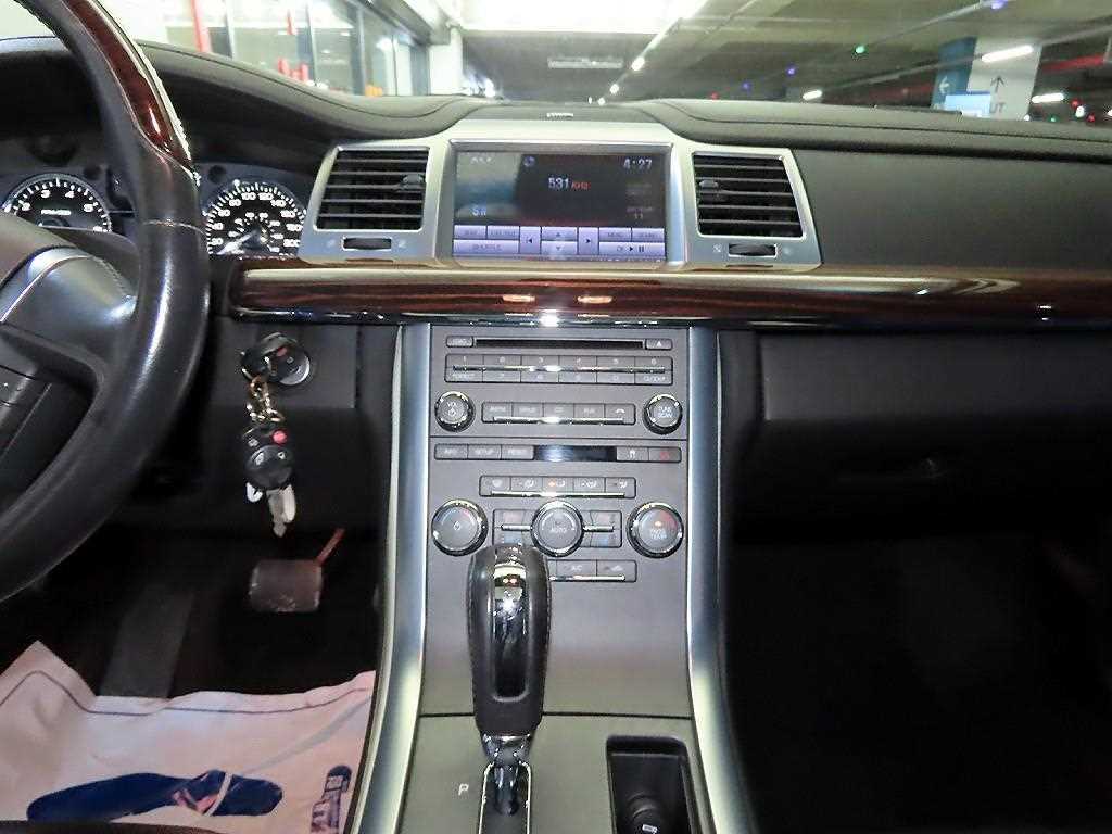 Lincoln MKS - Vista 11