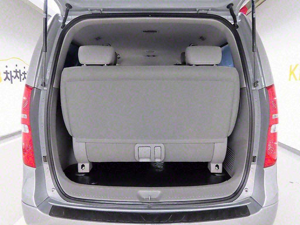 HYUNDAI Starex - Vista 5